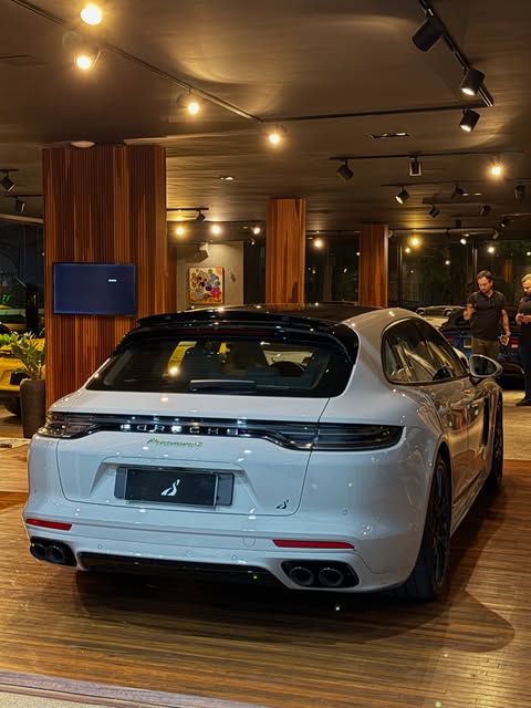 PORSCHE PANAMERA 4 E-HYBRID SPORT TURISMO - Imagem 4