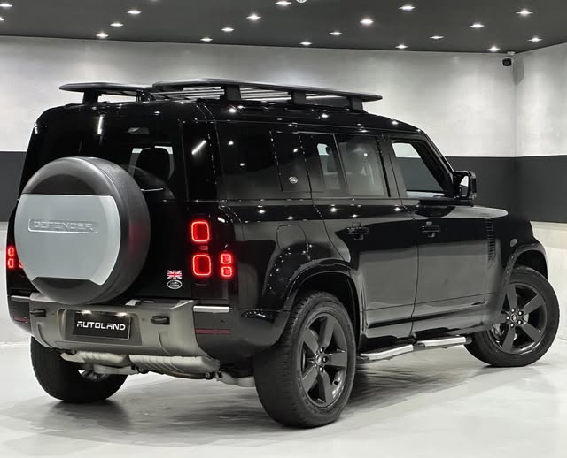LAND ROVER DEFENDER D300 TURBO DIESEL MHEV 110 X -DYNAMIC SE AWD AUTOMÁTICO - Imagem 3