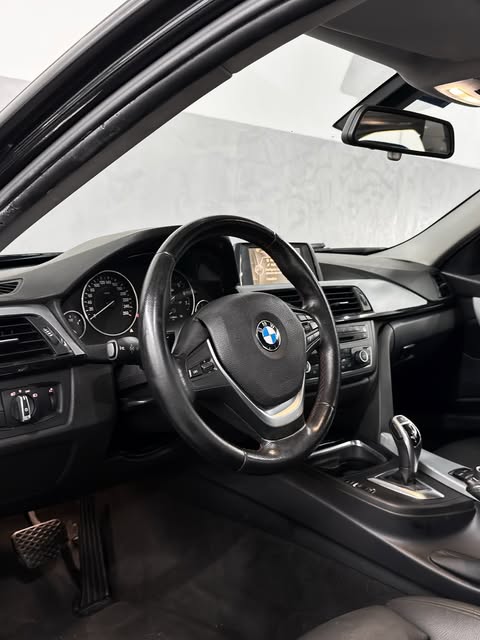 BMW 320I - Imagem 6