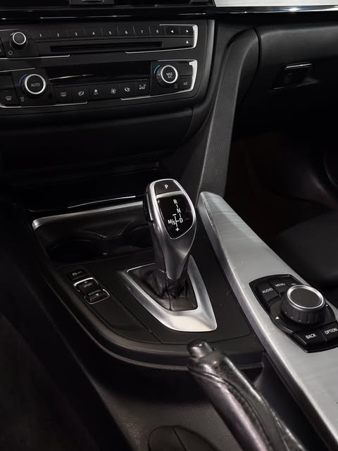 BMW 320I - Imagem 8