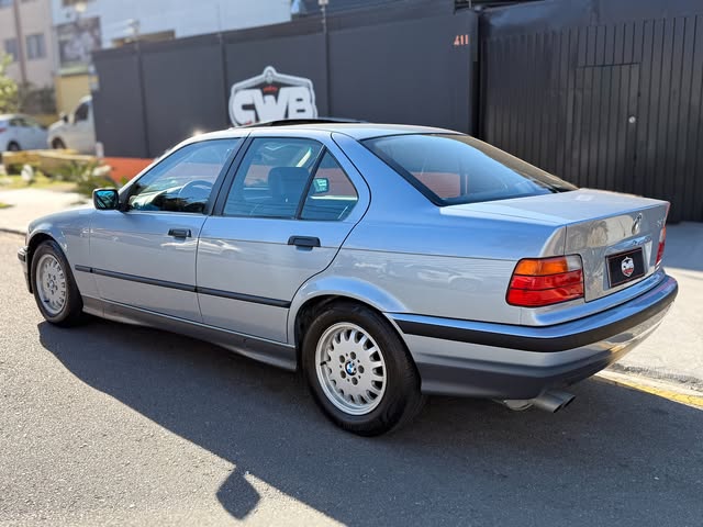 BMW 325I - Imagem 1