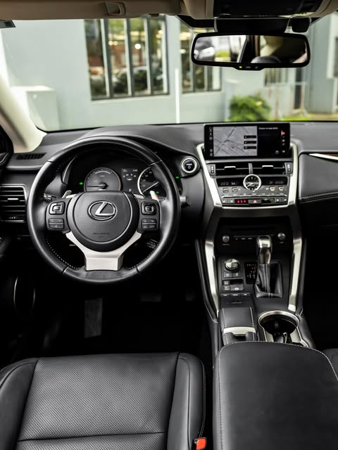 LEXUS NX 300H LUXURY - Imagem 6