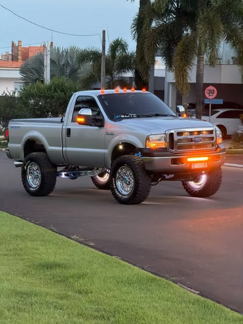 FORD F-250 XLT - Imagem 3