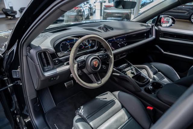 PORSCHE CAYENNE S COUPÉ - Imagem 16