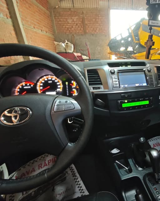 TOYOTA HILUX SRV - Imagem 7