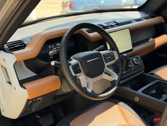 LAND ROVER DEFENDER P400E PHEV 110 X-DYNAMIC HSE - Imagem 12