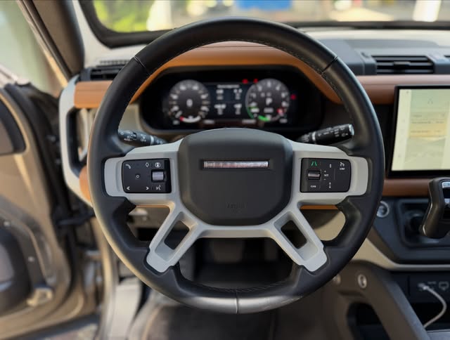 LAND ROVER DEFENDER P400E PHEV 110 X-DYNAMIC HSE - Imagem 17