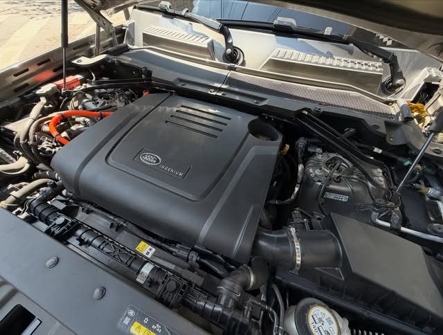 LAND ROVER DEFENDER P400E PHEV 110 X-DYNAMIC HSE - Imagem 19