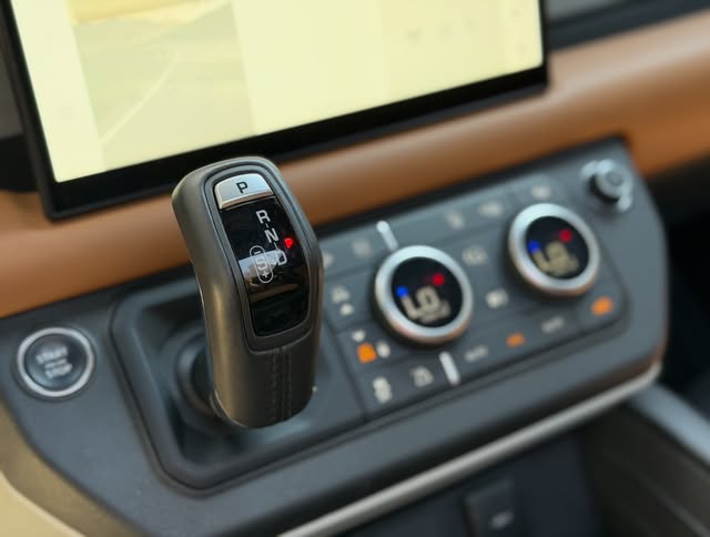 LAND ROVER DEFENDER P400E PHEV 110 X-DYNAMIC HSE - Imagem 20