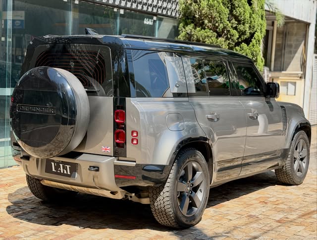 LAND ROVER DEFENDER P400E PHEV 110 X-DYNAMIC HSE - Imagem 8