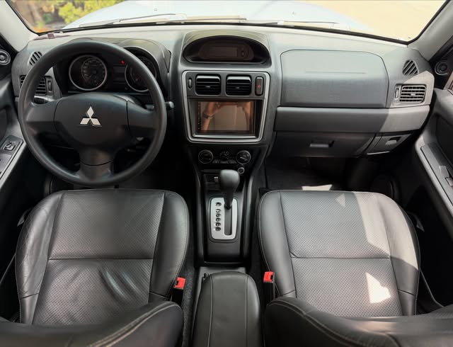 MITSUBISHI PAJERO TR4 - Imagem 6