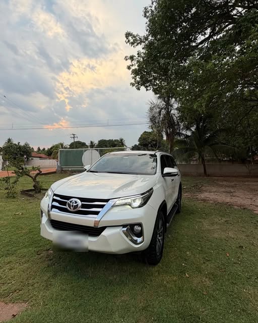 TOYOTA HILUX SRX - Imagem 1