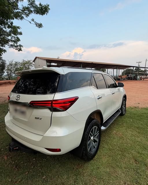 TOYOTA HILUX SRX - Imagem 4