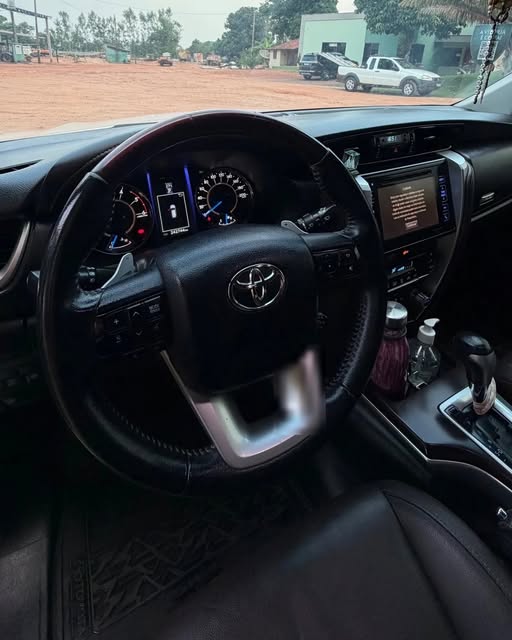 TOYOTA HILUX SRX - Imagem 9