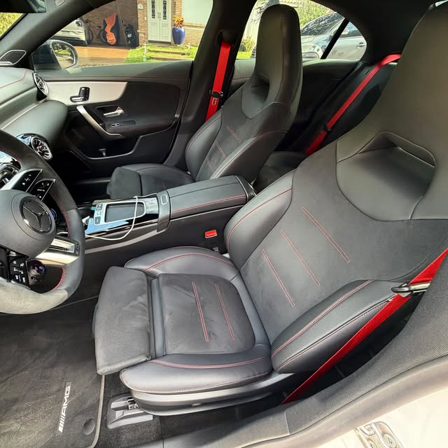 MERCEDES-BENZ CLA45 AMG - Imagem 5