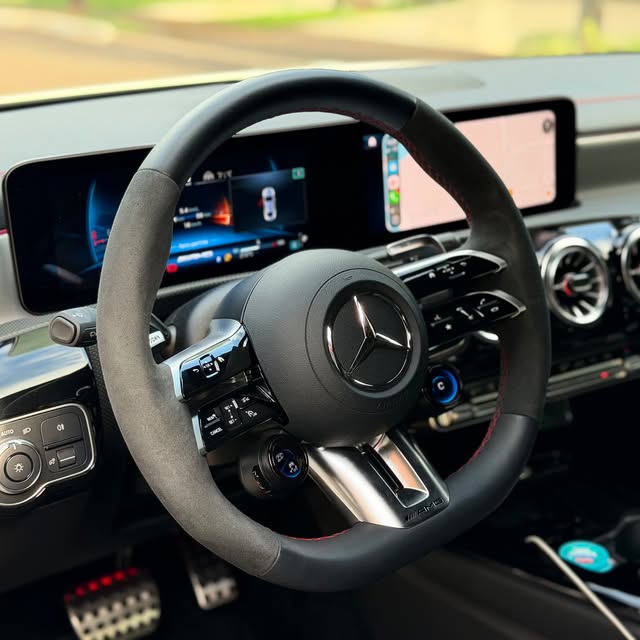 MERCEDES-BENZ CLA45 AMG - Imagem 9
