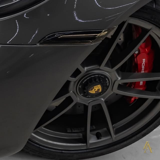 PORSCHE 911 CARRERA 4 GTS - Imagem 7