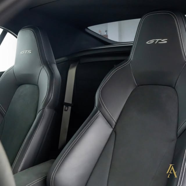 PORSCHE 911 CARRERA 4 GTS - Imagem 9
