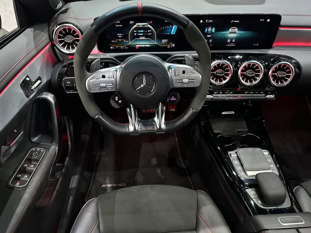 MERCEDES-BENZ CLA 45 AMG - Imagem 6