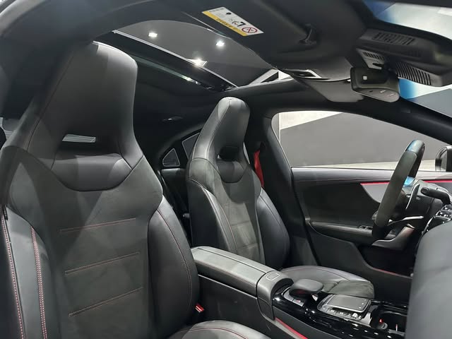 MERCEDES-BENZ CLA 45 AMG - Imagem 7