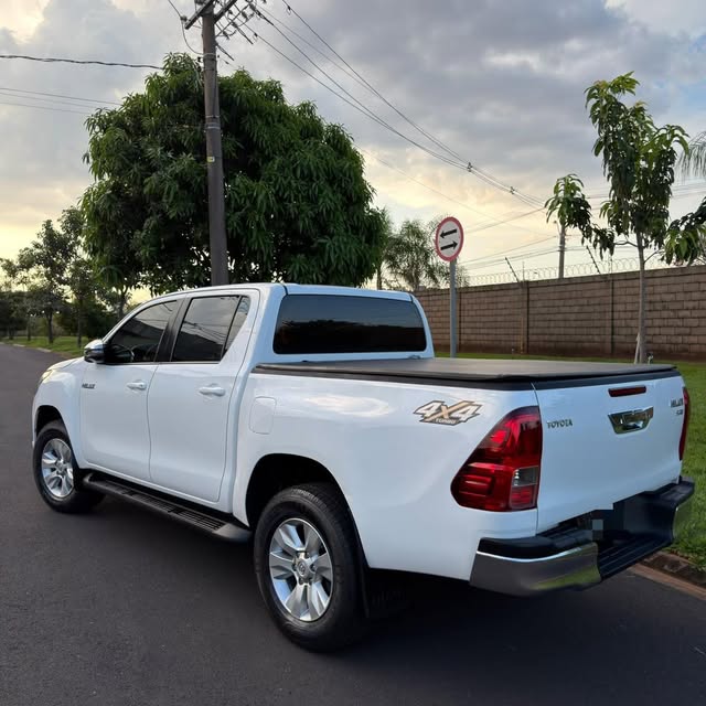 TOYOTA HILUX SRV - Imagem 4