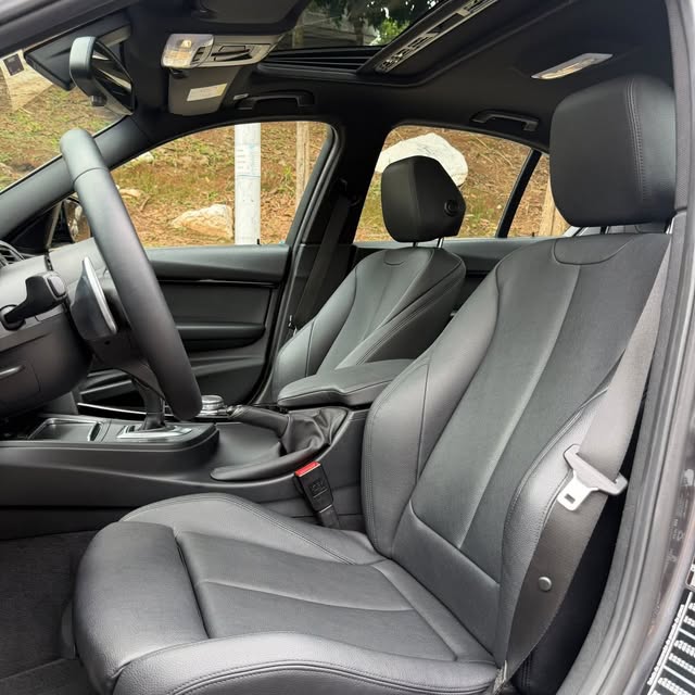 BMW 320I M SPORT - Imagem 9