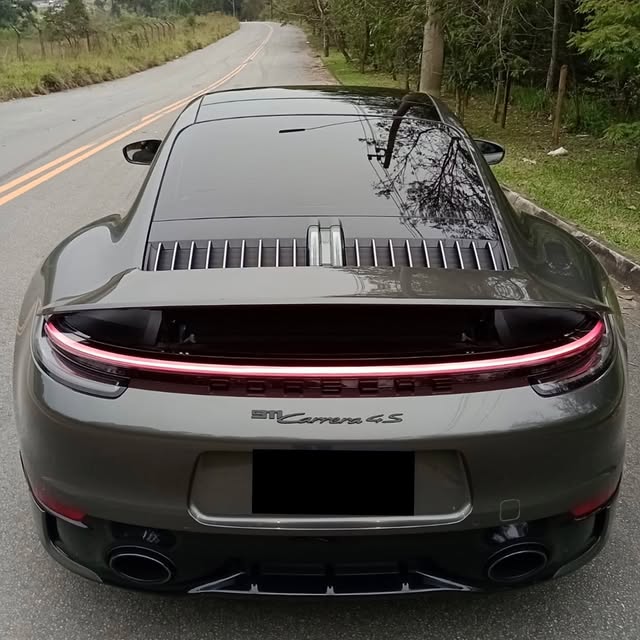 PORSCHE 911 CARRERA 4S - Imagem 11