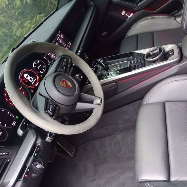 PORSCHE 911 CARRERA 4S - Imagem 4