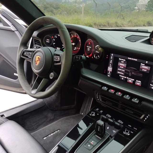 PORSCHE 911 CARRERA 4S - Imagem 6