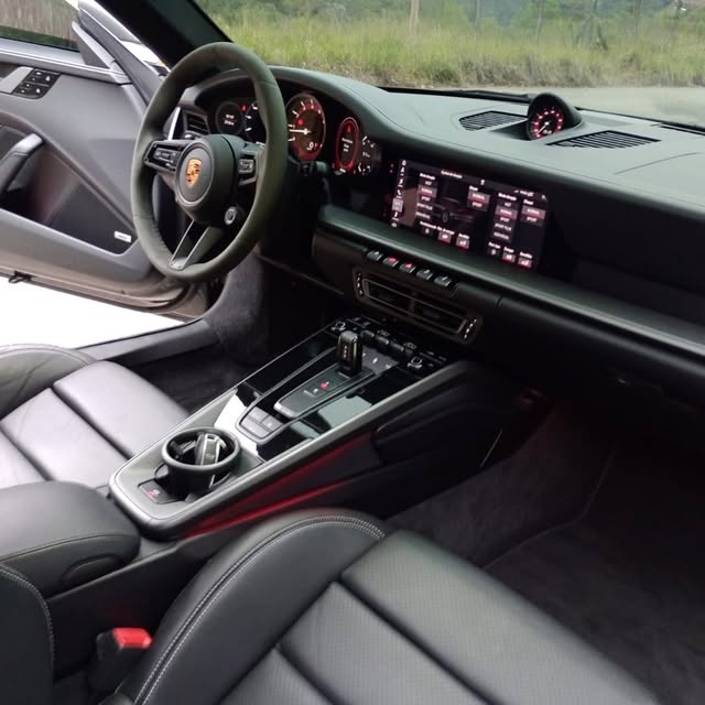PORSCHE 911 CARRERA 4S - Imagem 8