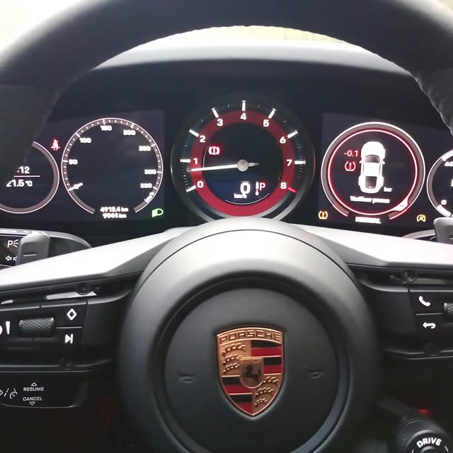 PORSCHE 911 CARRERA 4S - Imagem 10
