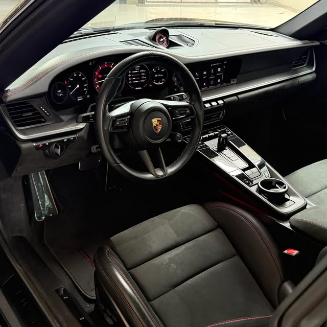 PORSCHE 911 TARGA 4 GTS - Imagem 6