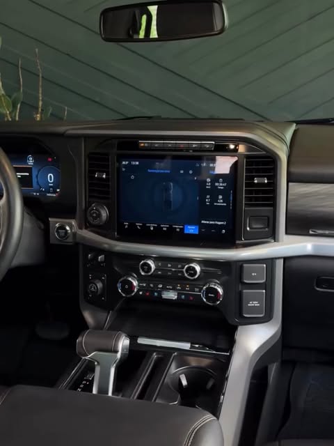 FORD F-150 LARIAT FX4 - Imagem 5