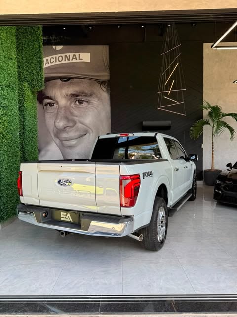 FORD F-150 LARIAT FX4 - Imagem 8