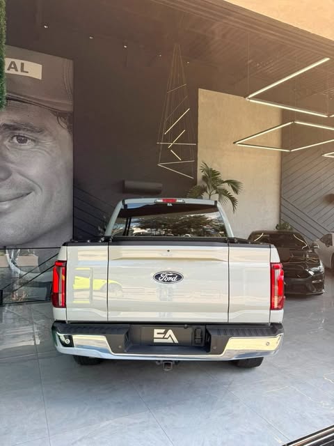 FORD F-150 LARIAT FX4 - Imagem 9