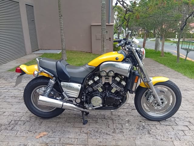 YAMAHA V-MAX - Imagem 1