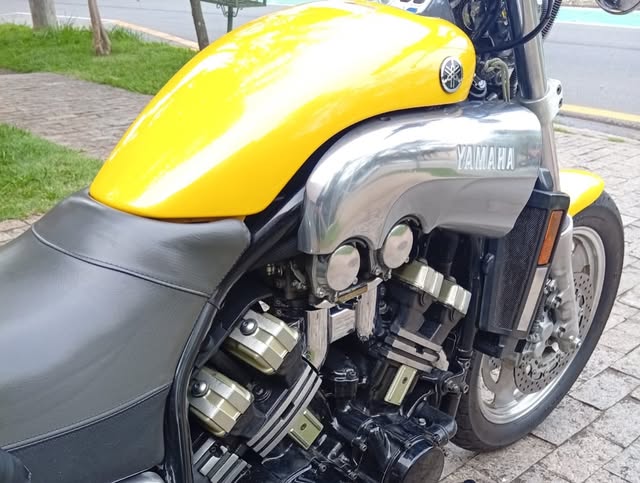 YAMAHA V-MAX - Imagem 4