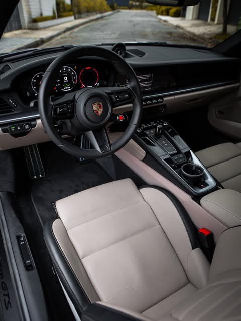 PORSCHE 911 CARRERA GTS - Imagem 11