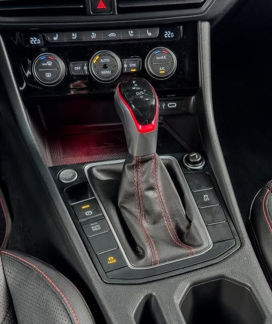VOLKSWAGEN JETTA GLI - Imagem 10