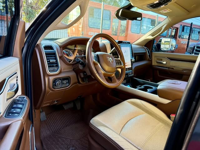 RAM 3500 LARAMIE - Imagem 8