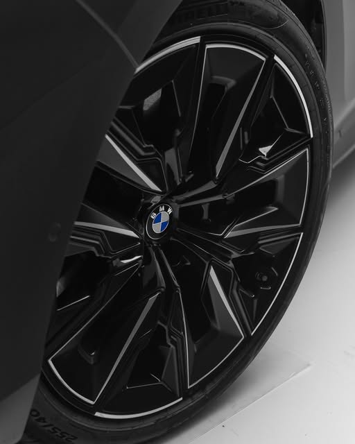 BMW I7 XDRIVE60 M SPORT - Imagem 9