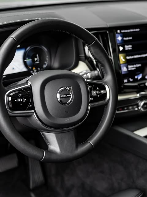 VOLVO XC60 T8 INSCRIPTION - Imagem 12