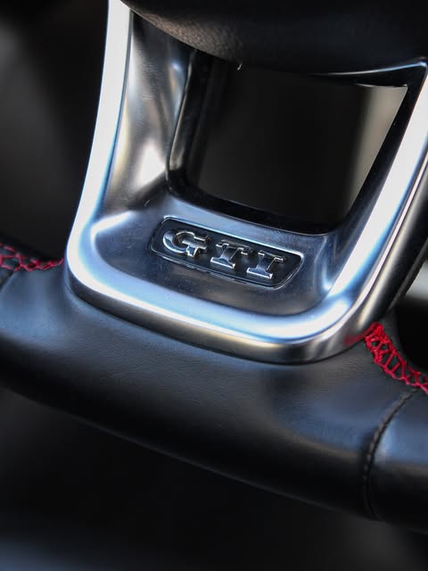 VOLKSWAGEN GOLF GTI - Imagem 11