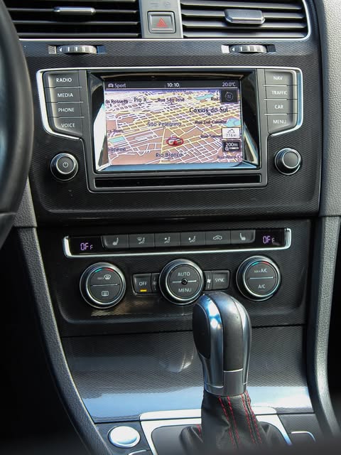 VOLKSWAGEN GOLF GTI - Imagem 4