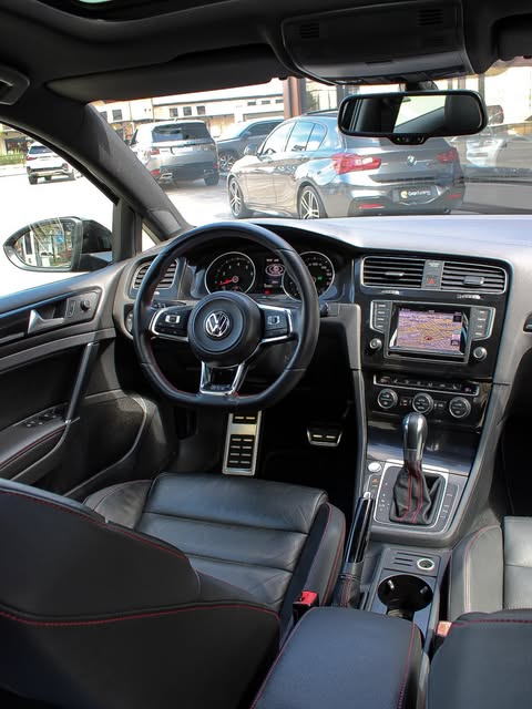VOLKSWAGEN GOLF GTI - Imagem 6