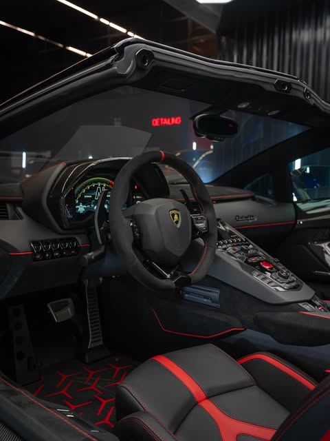 LAMBORGHINI AVENTADOR SVJ ROADSTER - Imagem 2