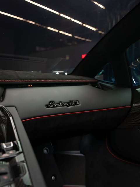 LAMBORGHINI AVENTADOR SVJ ROADSTER - Imagem 14