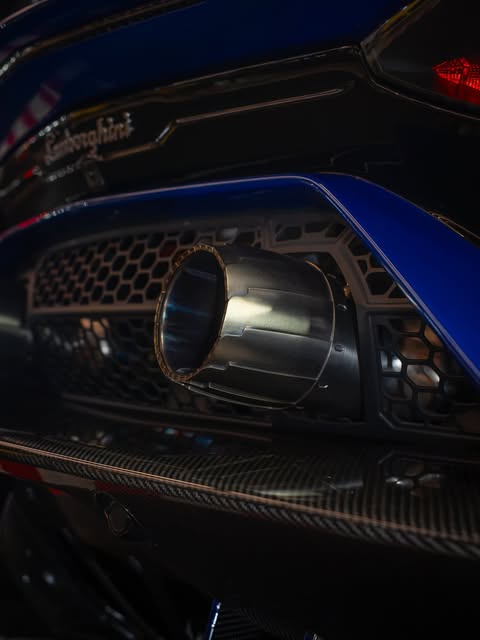 LAMBORGHINI AVENTADOR SVJ ROADSTER - Imagem 17