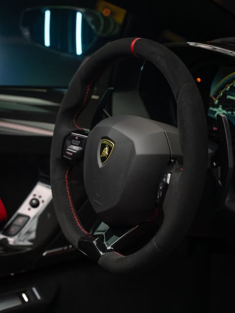 LAMBORGHINI AVENTADOR SVJ ROADSTER - Imagem 4
