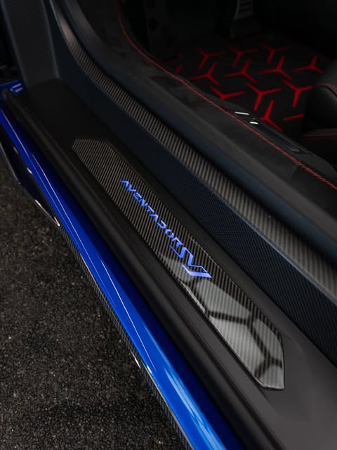 LAMBORGHINI AVENTADOR SVJ ROADSTER - Imagem 8